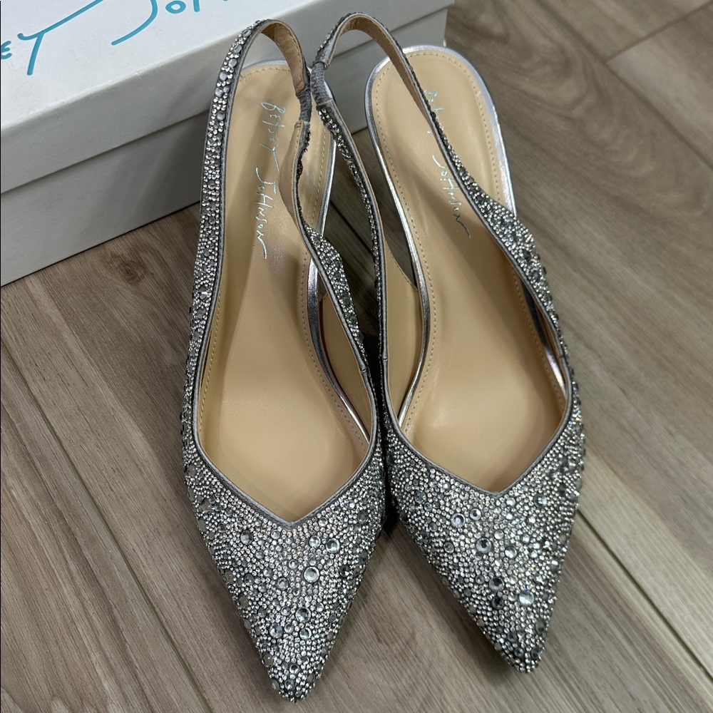 Betsy Johnson Clark sling back rhinestone embellished heels size 9.5 - Picture 2 of 7